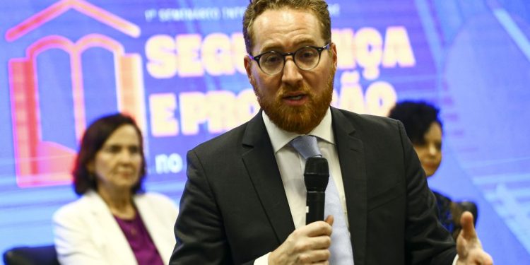 Escolas precisam de políticas de convivência para prevenir violência