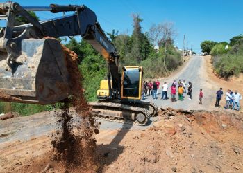 Daniel Santana assina ordem de serviço e dá início imediato às obras de pavimentação e revitalização da Ladeira da Cohab