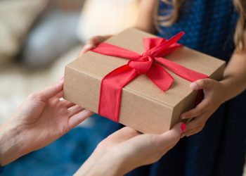 Procon-ES orienta sobre compras e trocas de presentes para o Dia das Mães