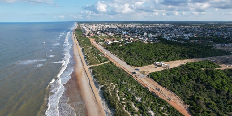 Prefeitura de São Mateus acelera obras de urbanização da orla de Guriri, cada vez mais internacional