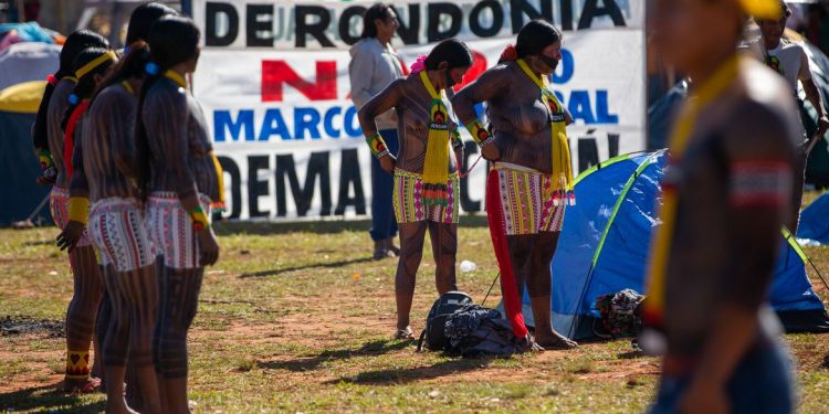 Com indígenas no plenário, STF retoma julgamento de marco temporal