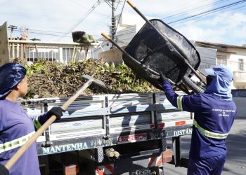 Prefeitura de São Mateus intensifica ações de limpeza em todo município