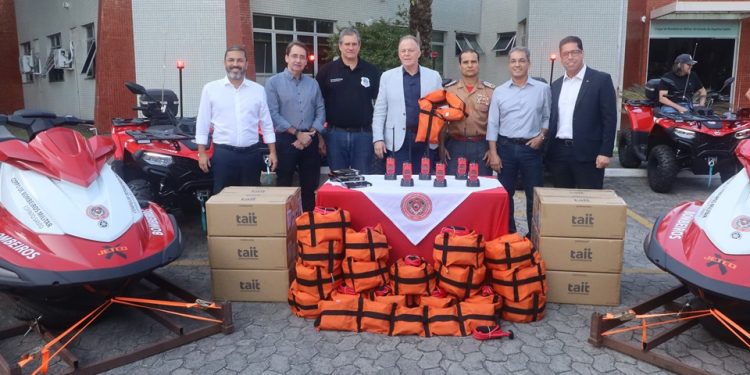 Governo do Estado entrega equipamentos para Corpo de Bombeiros