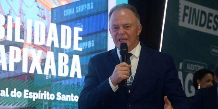 Casagrande participa da abertura de seminário sobre sustentabilidade em Vitória