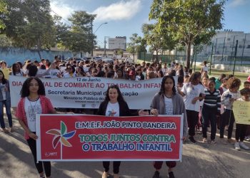 Passeatas de conscientização marcam Dia Mundial de Combate ao Trabalho Infantil na rede municipal de ensino em São Mateus