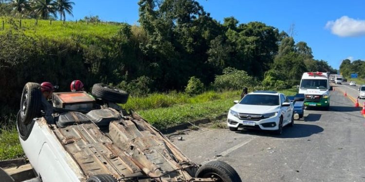 Casal de idosos morre em grave acidente na BR 259, em João Neiva