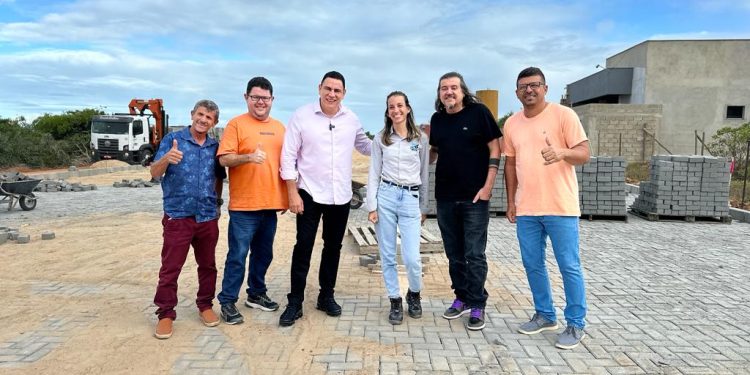 Daniel Santana e Da Vitória vistoriam obras de urbanização de Guriri