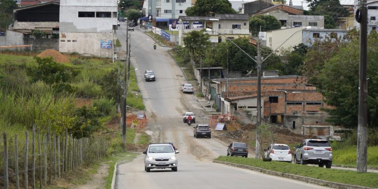 Prefeitura de São Mateus libera trânsito na Ladeira da Antártica; obras para conter alagamentos continuam