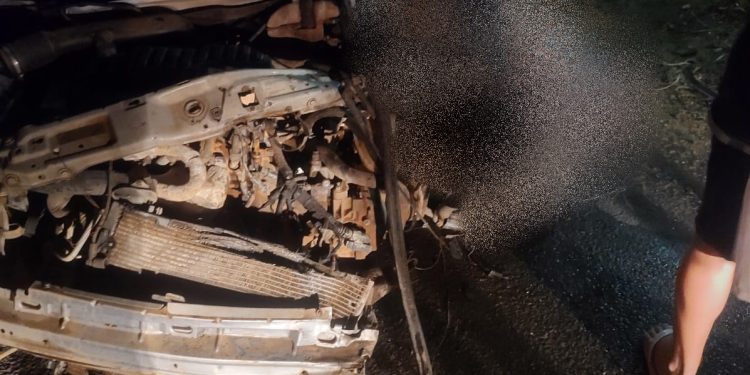 IMAGENS | Colisão frontal entre carro e caminhão deixa uma pessoa morta e outras duas feridas em São Domingos Norte