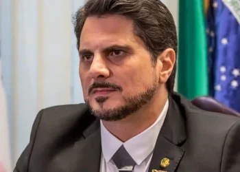 Polícia Federal faz buscas em gabinete e endereços do senador Marcos do Val