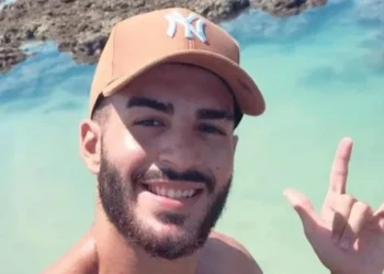 Jogador brasileiro morre após carro invadir sua casa nos EUA