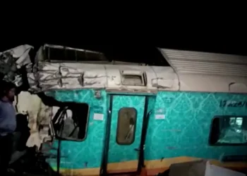 Acidente com trens deixa ao menos 200 mortos na Índia