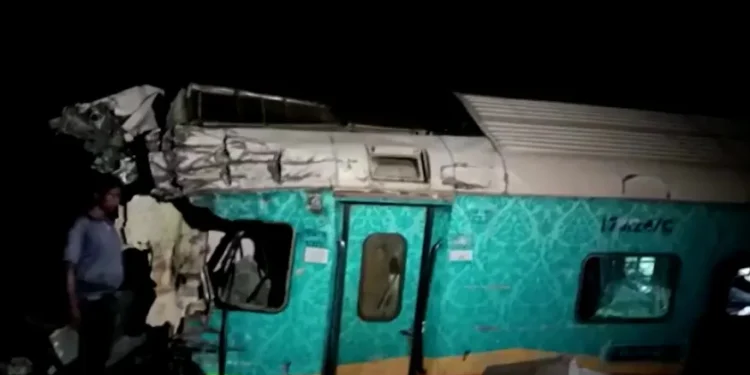 Acidente com trens deixa ao menos 200 mortos na Índia