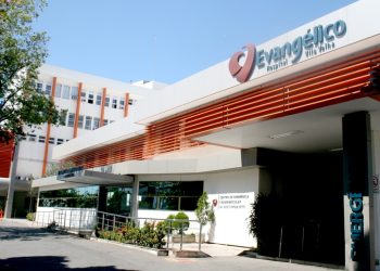 Laboratório do Hospital Evangélico de Vila Velha recebe certificado de excelência em qualidade