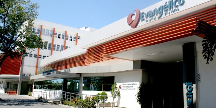 Laboratório do Hospital Evangélico de Vila Velha recebe certificado de excelência em qualidade