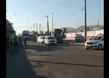 Atacado por ladrões, motorista mata criminoso com extintor