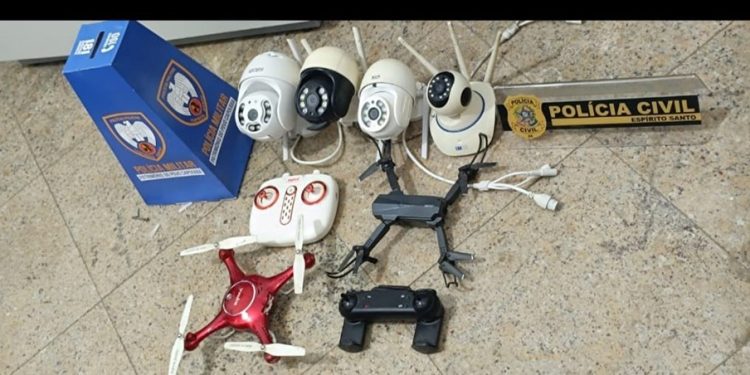 Operação em Nova Venécia apreende drones e câmeras usadas por moradores para monitorar ação da polícia