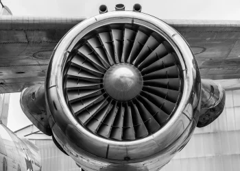 Funcionário de aeroporto morre engolido por turbina de avião
