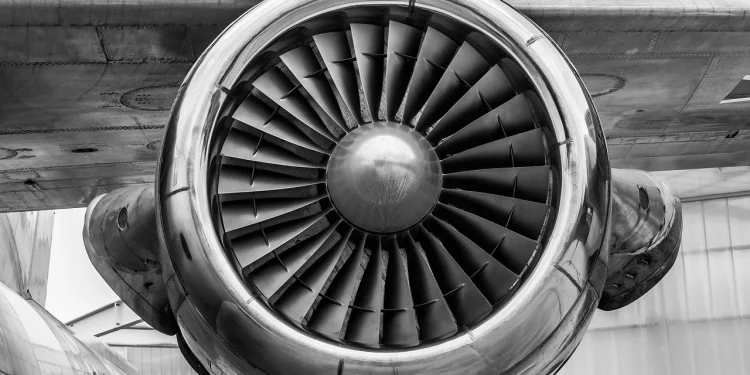Funcionário de aeroporto morre engolido por turbina de avião
