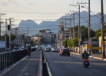 Confronto deixa pelo menos três mortos e carros destruídos em Vitória