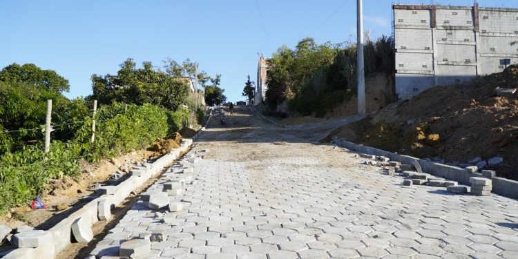 Obras de infraestrutura prosseguem em São Mateus; mais ruas do bairro Aviação ganham pavimentação