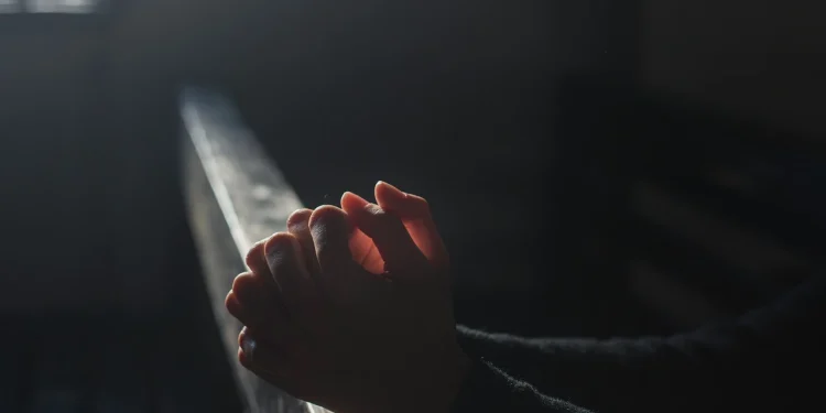 Polícia intercepta neonazistas que planejavam atacar igreja