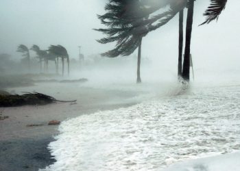 Chegada de ciclone extratropical traz chuva e forte ventania para o ES, BA e RJ