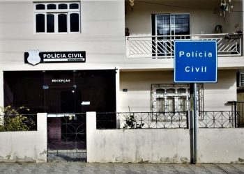 Mulher investigada por aplicar golpes na mãe e na tia em Marilândia é presa