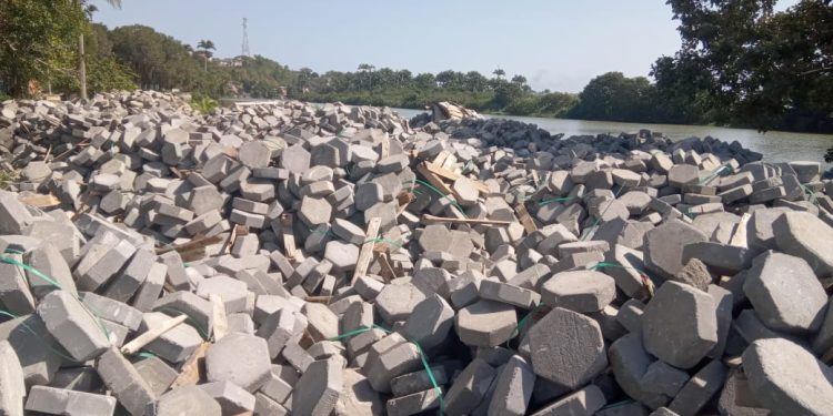 Poder público presente: mais 1.400 m² de calçamento no bairro Porto, em São Mateus