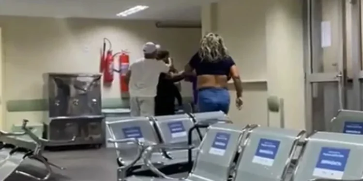 Paciente morre após pai e filha agredirem médica em hospital