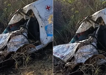 Mãe e filha morrem em acidente entre ambulância e carreta na BA