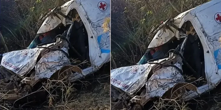 Mãe e filha morrem em acidente entre ambulância e carreta na BA