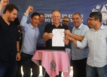 Casagrande anuncia obras de infraestrutura e casas populares em João Neiva