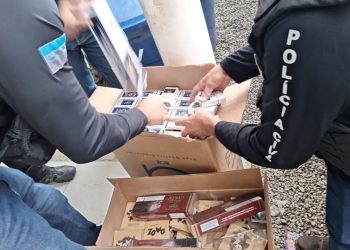 Polícia apreende cigarros contrabandeados e interdita depósito em Linhares