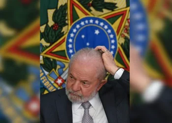 Com reforma aprovada, Centrão exige três ministérios de Lula