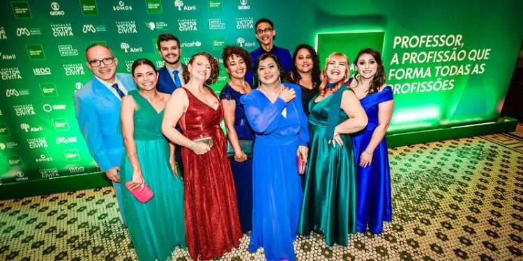Prêmio Educador Nota 10 prorroga fim das inscrições para 13 de agosto