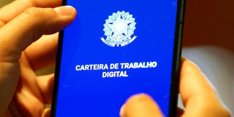Espírito Santo gera 29,7 mil registros com carteira assinada em seis meses