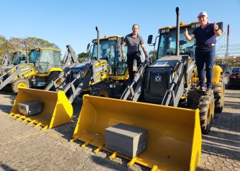 Governo do Estado entrega máquinas e equipamentos agrícolas para 41 municípios