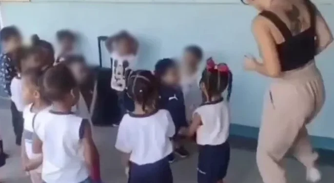 Diretora é afastada após dançar funk com teor sexual em creche