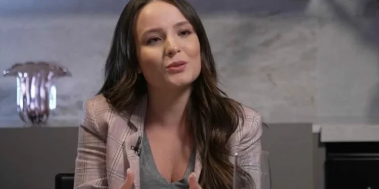 Larissa Manoela diz que tinha só 2% de sociedade com os pais