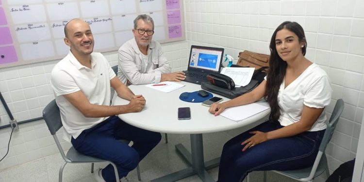 Coordenador de Educação Fiscal da Sefaz realiza palestra em escola de Boa Esperança