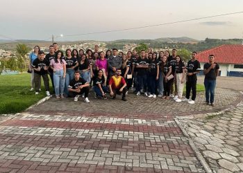Alunos de Governador Lindenberg visitam a sede do 2º Batalhão