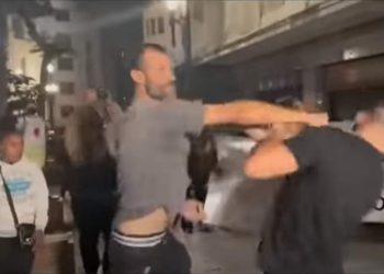 VÍDEO | Arthur do Val, o “Mamãe Falei”, leva soco no rosto durante manifestação