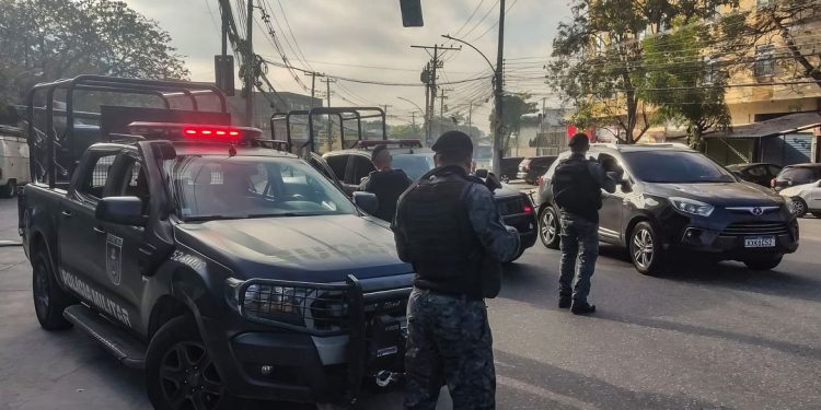 Operação da polícia deixa ao menos dez mortos no RJ
