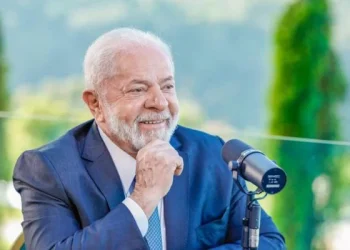 Lula: “É preciso baratear o preço da passagem de avião para o povo viajar”