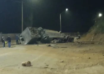 Ônibus com torcedores do Corinthians capota e deixa sete mortos na Grande BH