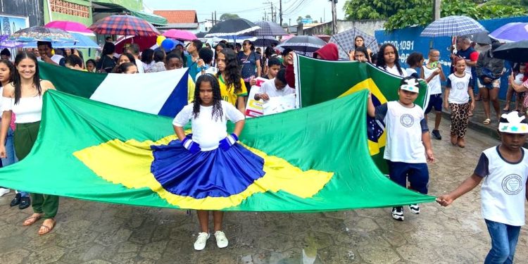 Chuva não diminui brilho do 7 de Setembro em São Mateus: periferia, campo e cidade deram show!