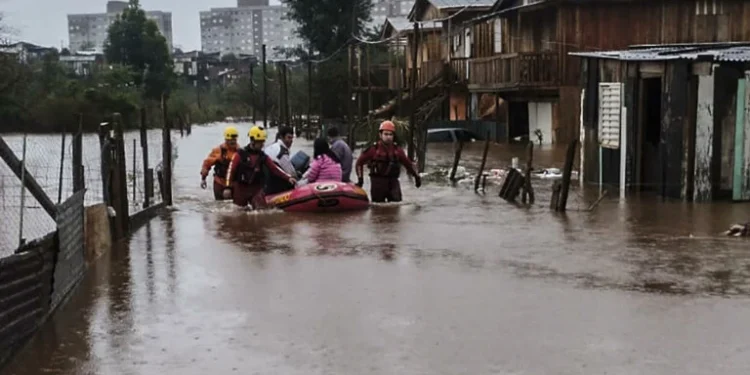 Ciclone na Região Sul deixa mais de 30 mortos e causa enchentes