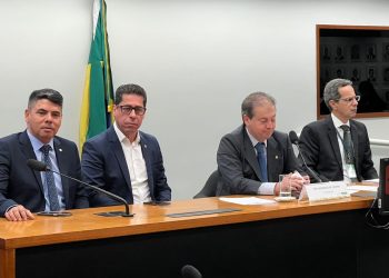 Atingidos pela lama de Mariana poderão cobrar resposta da Renova em audiência na Ales