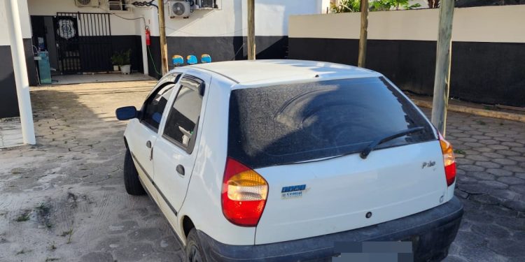 Polícia Civil recupera carro roubado em Sooretama e procurar por dupla de assaltantes